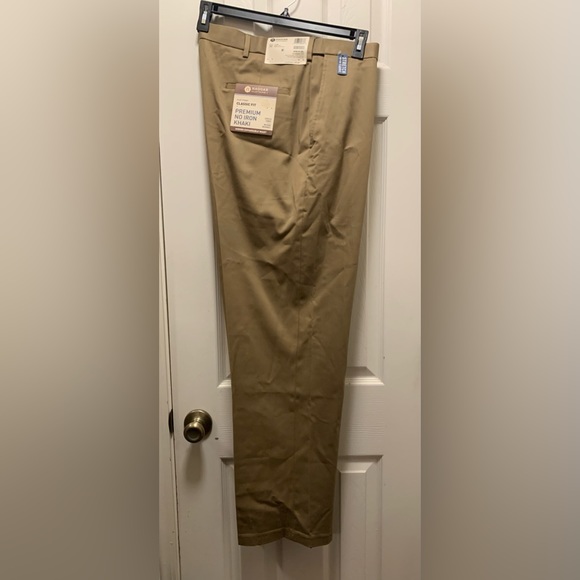 Haggar Men's Flat Front Classic Fit British Khaki Premium No Iron 40W x 32L - Picture 4 of 6